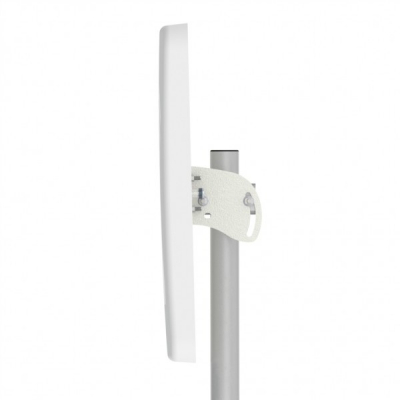 ZETA - широкополосная панельная антенна 4G/3G/2G (17-20dBi) сбоку